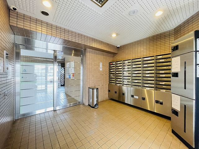 【その他共用部分】 | 三愛シティライフ箱崎12 | 宅配ボックスがあるので不在時でも荷物を受け取れて安心ですね