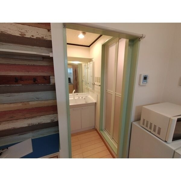 ファーストマンションの独立洗面台