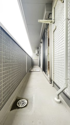 徳島市沖浜町北畑のアパートのバルコニー