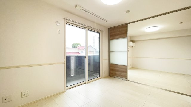 徳島市沖浜町北畑のアパートの居間・リビング