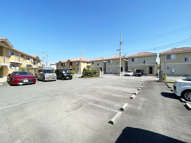 ヴァン・カルチェ　B棟の駐車場