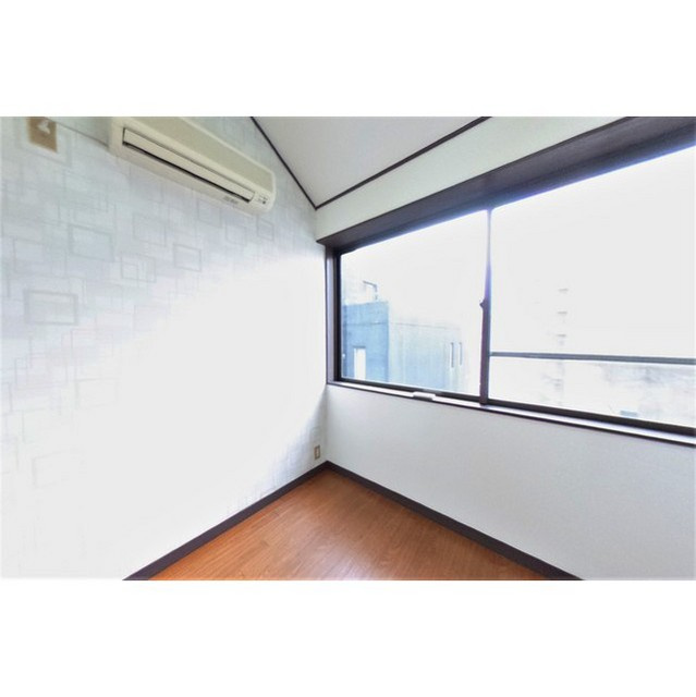 ＦＲＯＭ　ＥＡＳＴの居間・リビング