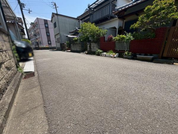 和歌山市紀三井寺　中古戸建の前面道路含む現地写真