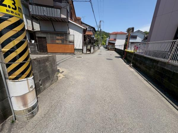 和歌山市紀三井寺　中古戸建の前面道路含む現地写真
