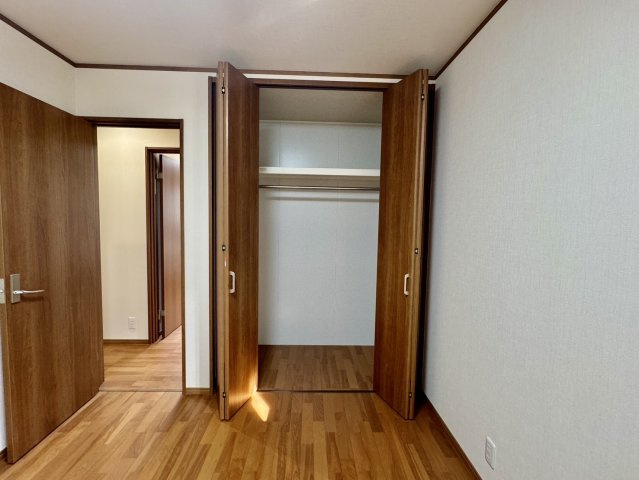 阪南市自然田　中古戸建の収納|収納たっぷりのクローゼットがございます。