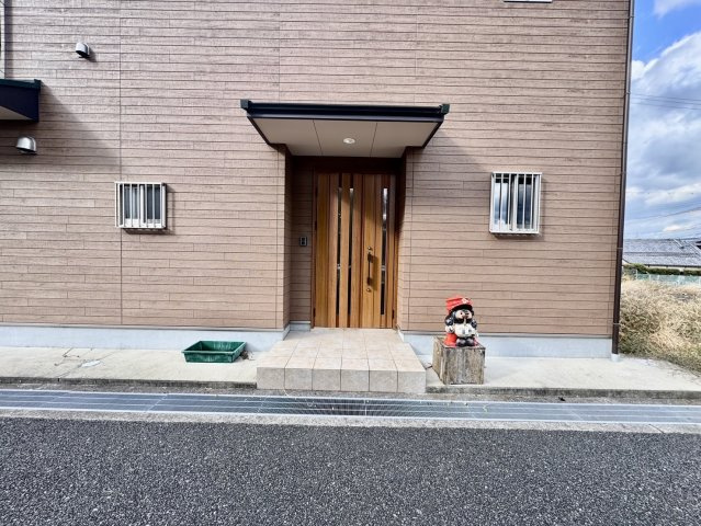 阪南市自然田　中古戸建の玄関