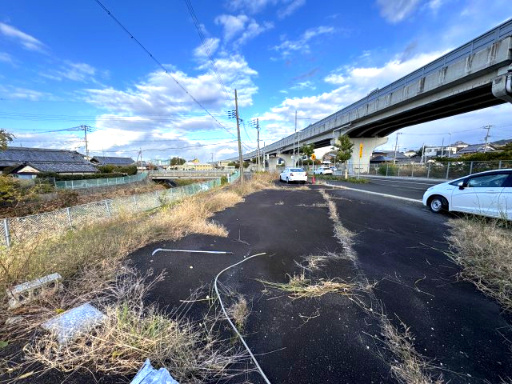 阪南市自然田　中古戸建の駐車場|車が５台以上止まります