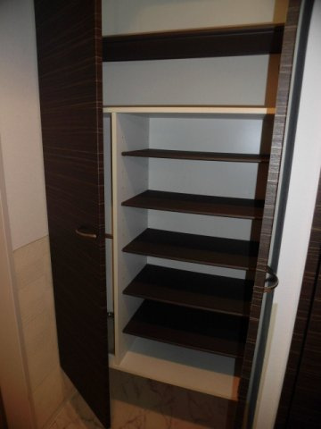 大阪市中央区松屋町住吉の賃貸マンションの収納