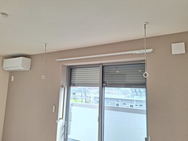 （シニア限定）クレサングリュの内装|便利な室内物干しフック付き/電動シャッター