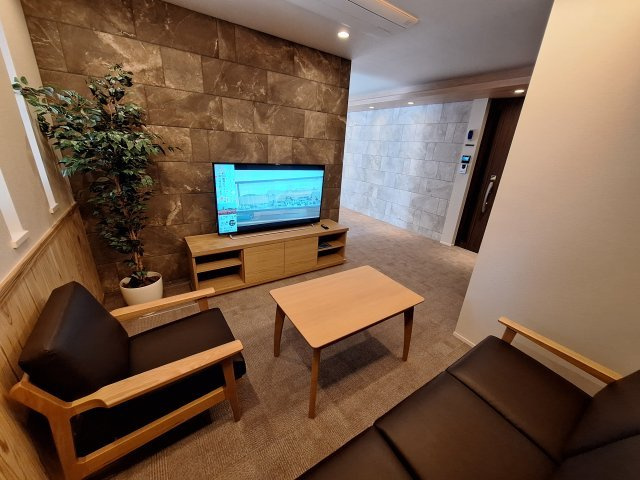 （シニア限定）AI・Grandir片瀬のロビー|タクシーやご家族が待てるエントランスロビー