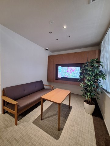 （シニア限定）ヘーベルヴィレッジ川口のロビー|タクシーやご家族が待てるエントランスロビー