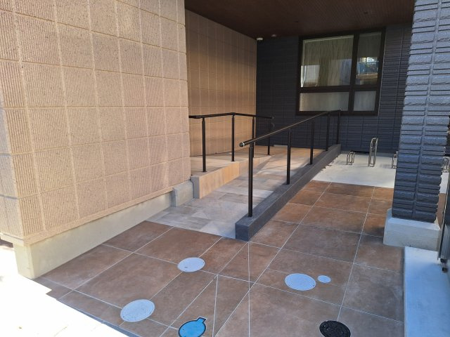 （シニア限定）ヘーベルヴィレッジ川口のエントランス