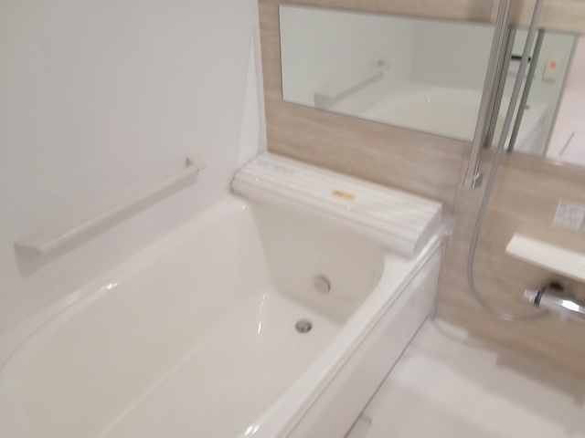 （シニア限定）ノーブル　レジデンスの浴室|栓を閉めればボタン一つでオートバス。浴室乾燥・追炊機能付。