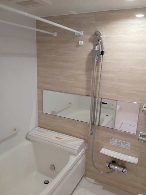 （シニア限定）ノーブル　レジデンスの浴室|栓を閉めればボタン一つでオートバス。浴室乾燥・追炊機能付。