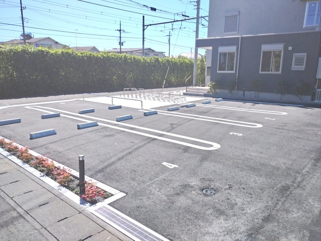 （シニア限定）Ｌａｕｌｅａ　ｈａｌｅ（ラウレアハレ）の駐車場|敷地内駐車場