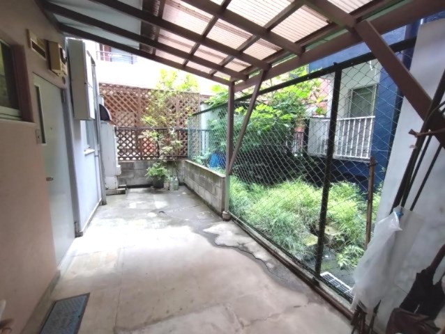 村上コーポのエントランス