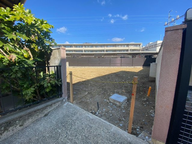 川西市寺畑２丁目 建築条件付土地の外観|・旗竿地でプライバシー◎・前道広く駐車も安心・52坪のゆとりある敷地！