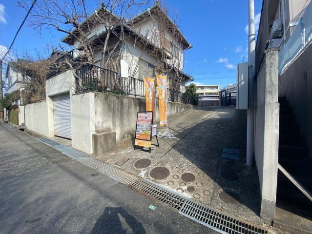 川西市寺畑２丁目 建築条件付土地の外観|物件の周辺環境の説明から他の気になる物件なども一緒にご案内可能です！
お迎えも可能ですのでお気軽にお問い合わせください！