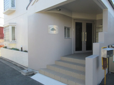 【エントランス】 | メゾン・スギ（八戸ノ里賃貸） | 毎日通るエントランスはこのようになっています