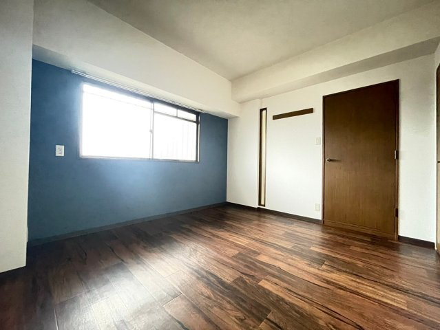 マーベラス摂津の洋室