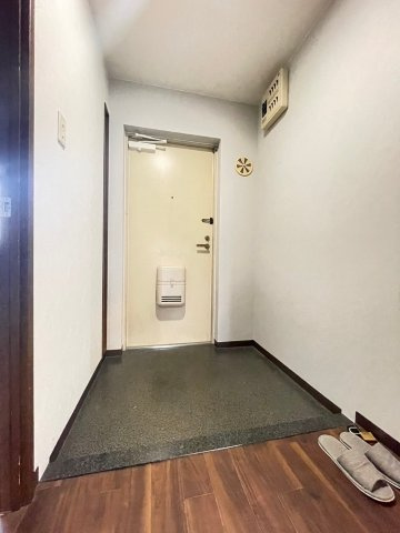 マーベラス摂津の玄関