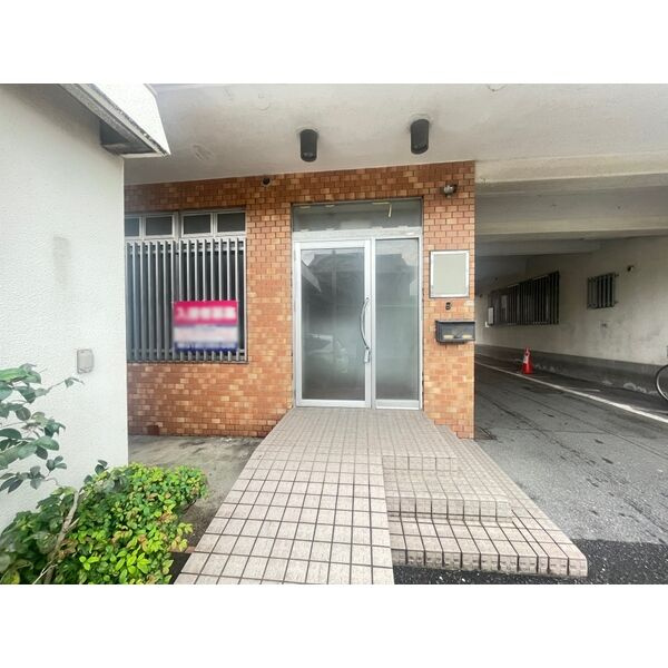 都ハイツのエントランス