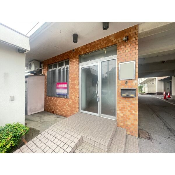 都ハイツのエントランス