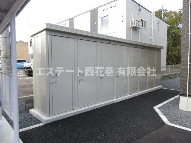 ララ・マヒナＢのその他