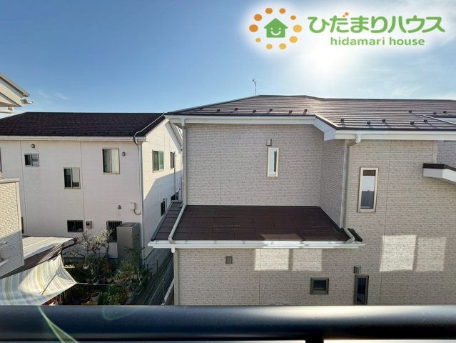 本庄市本庄4丁目　新築一戸建て　いろどりアイタウン　01の展望|小窓から見える景色は、一戸建ての建物が広がる落ち着いた街並み!
 窓が多いので、様々な角度からの景色を楽しめますね♪