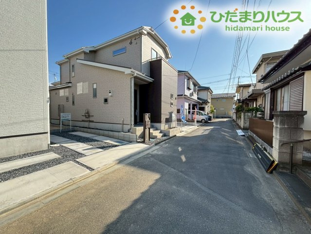 本庄市本庄4丁目　新築一戸建て　いろどりアイタウン　01の前面道路含む現地写真|急な来客時にも対応しやすい前面道路ですね♪