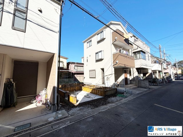 新築／富士見市鶴馬3丁目の前面道路含む現地写真