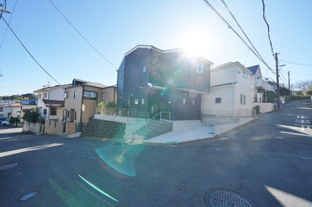 【横浜市旭区白根5丁目63-7全2棟新築戸建て】★仲介手数料無料★（白根小学校・今宿中学校）の前面道路含む現地写真