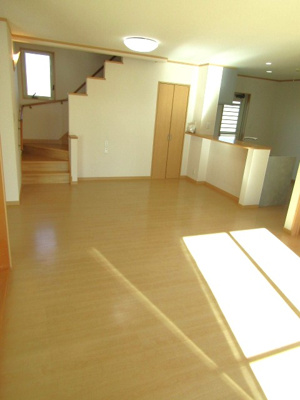 【居間・リビング】 | 中古戸建　甲府市白井町 | リビングです