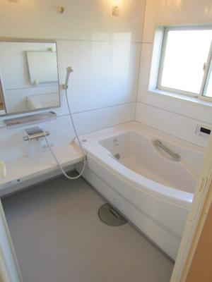 【浴室】 | 中古戸建　甲府市白井町 | 日々の暮らしに欠かせないお風呂です