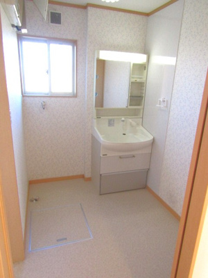 【独立洗面台】 | 中古戸建　甲府市白井町 | 朝の身支度には欠かせない独立洗面化粧台