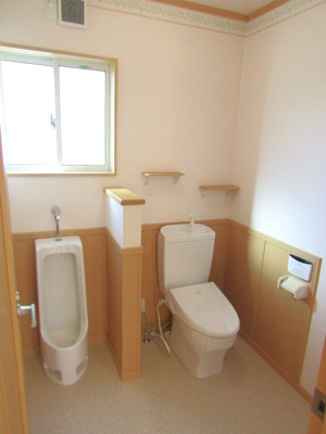 【トイレ】 | 中古戸建　甲府市白井町 | ゆったりとした空間のトイレです