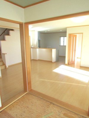 【居間・リビング】 | 中古戸建　甲府市白井町 | リビングです