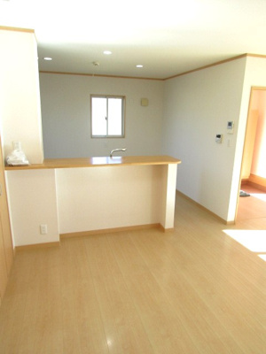 【居間・リビング】 | 中古戸建　甲府市白井町 | おしゃれな居間です