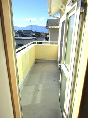 【バルコニー】 | 中古戸建　甲府市白井町 | 広々としたバルコニーです