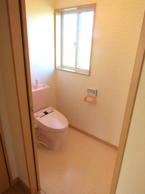 【トイレ】 | 中古戸建　甲府市白井町 | 清潔感のあるトイレです