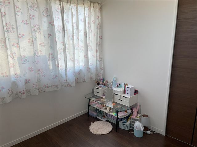 直方市大字植木戸建ての洋室|スタンダードな洋室です