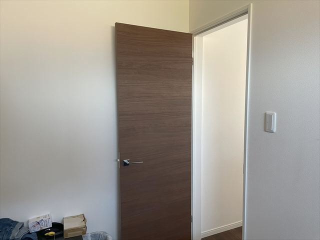 直方市大字植木戸建ての洋室|明るい洋室です