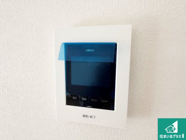 豊中市利倉　第1期　新築一戸建ての防犯設備|カラーモニターインターホン！声だけでなく来訪者の姿や顔がモニターで確認できるので、小さなお子様がいらっしゃるご家庭でも安心できます！