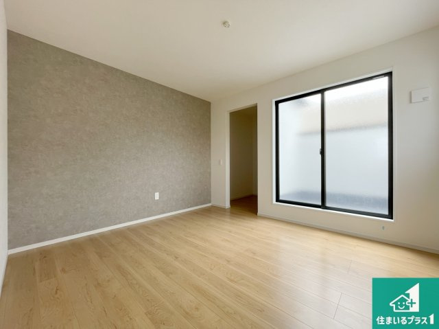 豊中市利倉　第1期　新築一戸建ての洋室|シンプルな洋室は、自分好みのインテリアが楽しめます♪ご家族とインテリアや家具を選びに行くのは新築購入時の醍醐味の一つです。ぜひお楽しみください♪