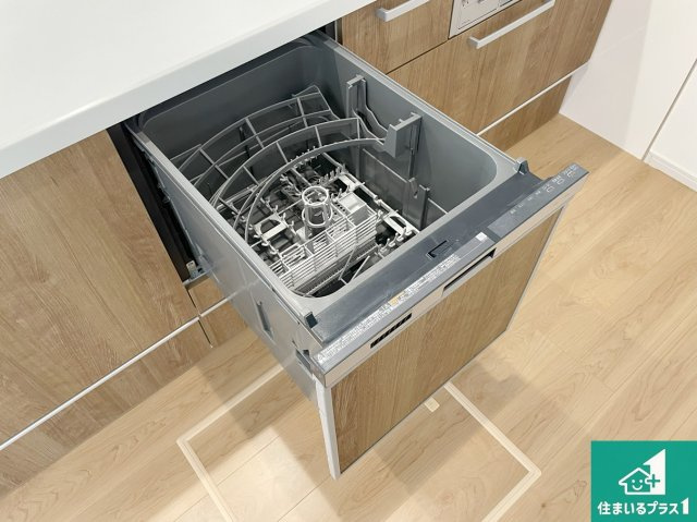 豊中市利倉　第1期　新築一戸建ての設備|食事後の一仕事、食器洗いをボタン一つでお任せできちゃいます！場所を取らないビルトイン式なので、お料理スペースもしっかり確保！