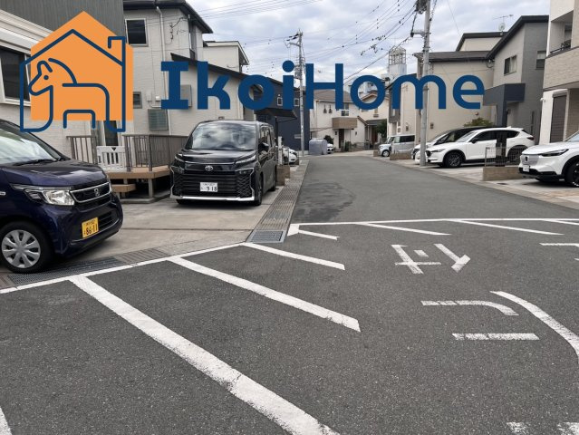 明石市二見町東二見　中古の駐車場|●年中無休：見学時間9:00～20:00・当日予約可●駐車場はL字2台になります。普通車2台可能です。