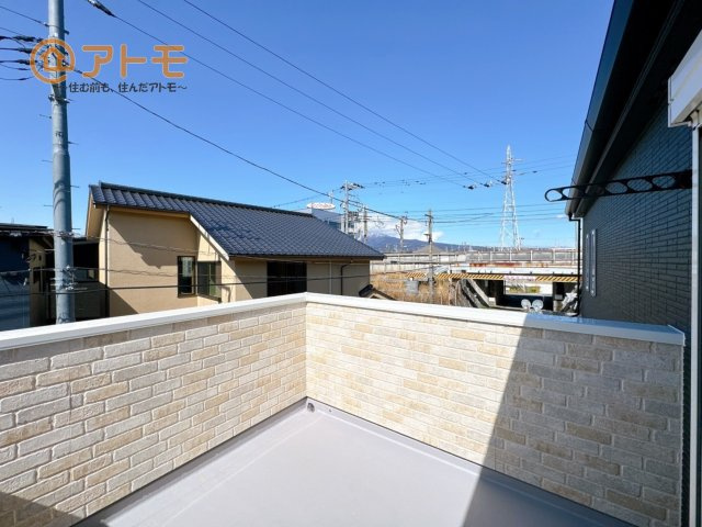【バルコニー】 | 沼津市大岡　分譲住宅　1号棟 | やっぱり助かる広々バルコニー♪お布団や洗濯物を干せるのはもちろん、広々としたバルコニーで少しでも家事を楽ちんに！