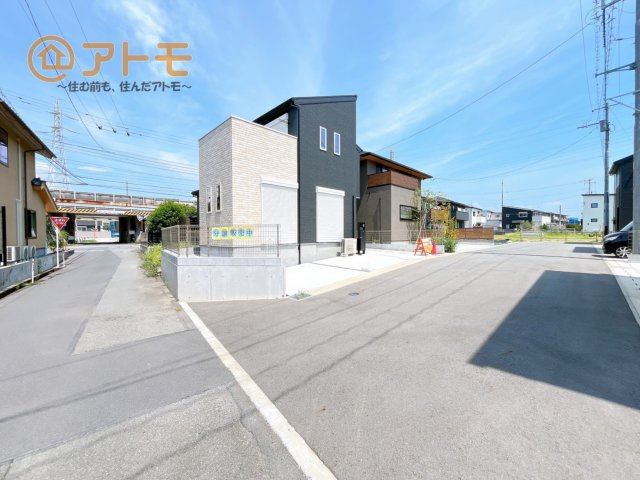【前面道路含む現地写真】 | 沼津市大岡　分譲住宅　1号棟 | 南側道路は、建物によって日差しが遮られるのを防ぐことができます♪
