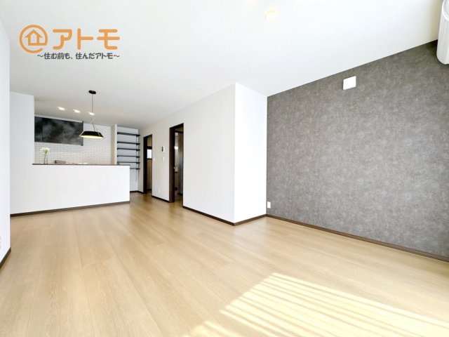 【居間・リビング】 | 沼津市大岡　分譲住宅　1号棟 | 家族団らんのイメージは、リビングを思い浮かべませんか？リビングこそ広々とした空間が良いですね♪