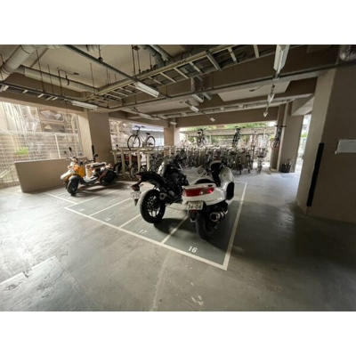 【駐車場】 | エステムコート新大阪IIIステーションプラザ | 駐車場に車を止められます